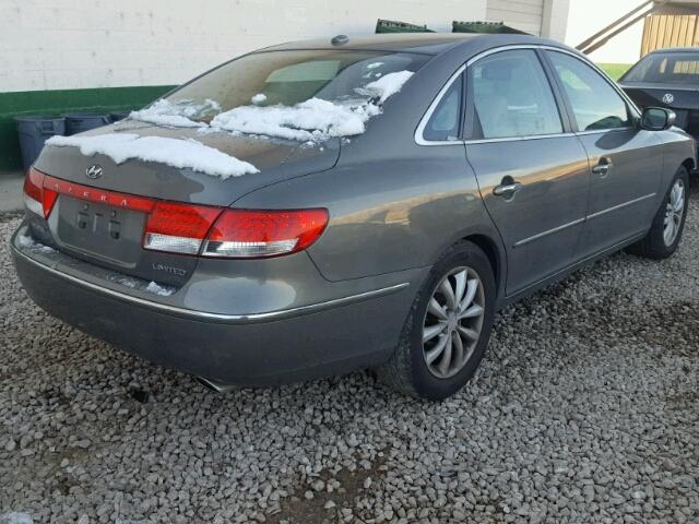 KMHFC46F18A274491 - 2008 HYUNDAI AZERA SE GRAY photo 4