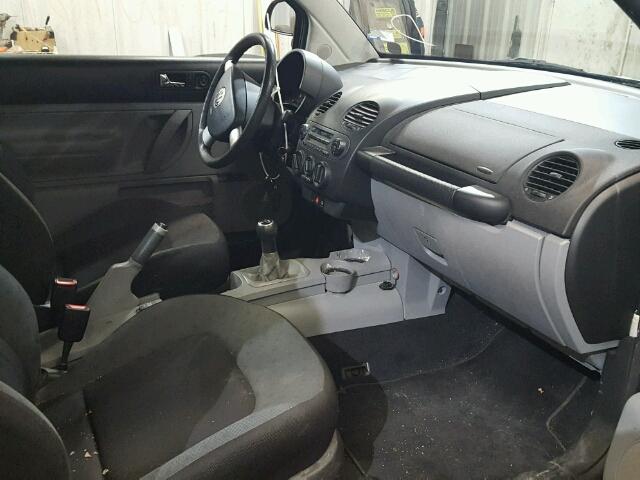 3VWBB61C2WM022132 - 1998 VOLKSWAGEN NEW BEETLE 黑色 照片 5