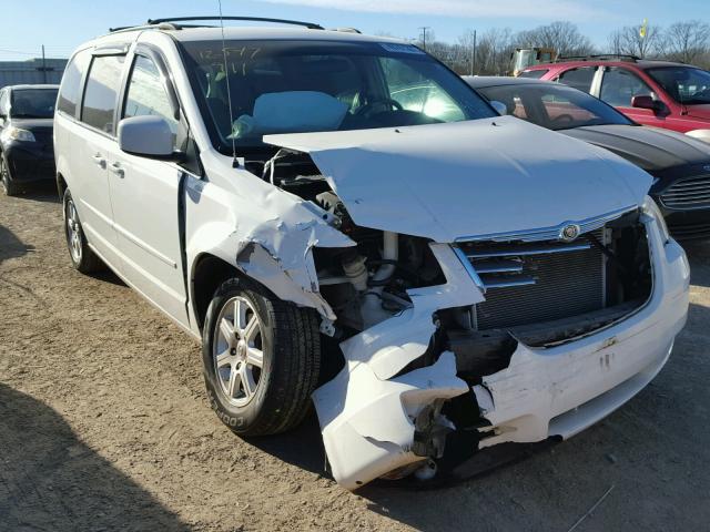 2A8HR54P28R611218 - 2008 CHRYSLER TOWN & COU WHITE photo 1