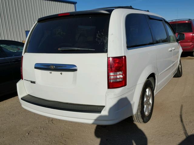 2A8HR54P28R611218 - 2008 CHRYSLER TOWN & COU WHITE photo 4