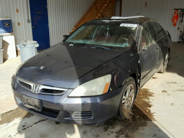 1HGCM56357A003188 - 2007 HONDA ACCORD SE GRAY photo 2