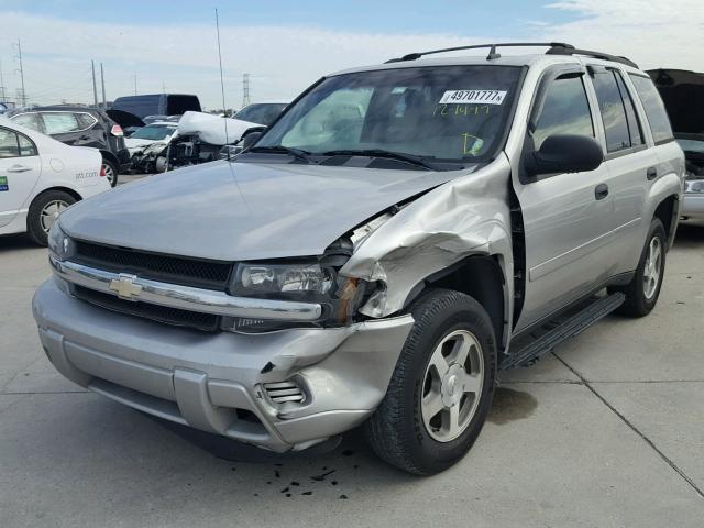 1GNDS13S762274900 - 2006 CHEVROLET TRAILBLAZE SILVER photo 2