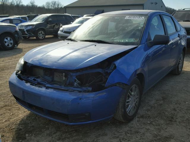 1FAHP3FNXBW159195 - 2011 FORD FOCUS SE BLUE photo 2