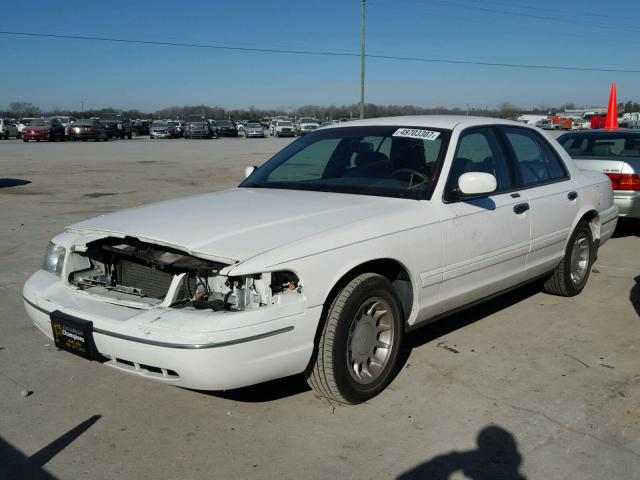 2FAFP74W8YX125411 - 2000 FORD CROWN VICT WHITE photo 2