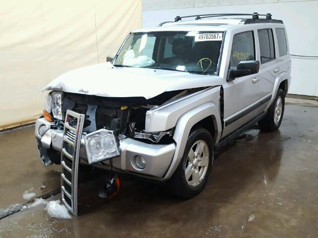 1J8HG48N98C242519 - 2008 JEEP COMMANDER SILVER photo 2