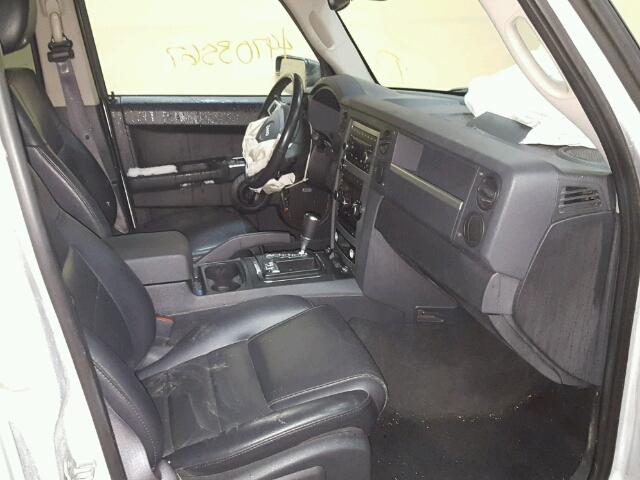 1J8HG48N98C242519 - 2008 JEEP COMMANDER SILVER photo 5