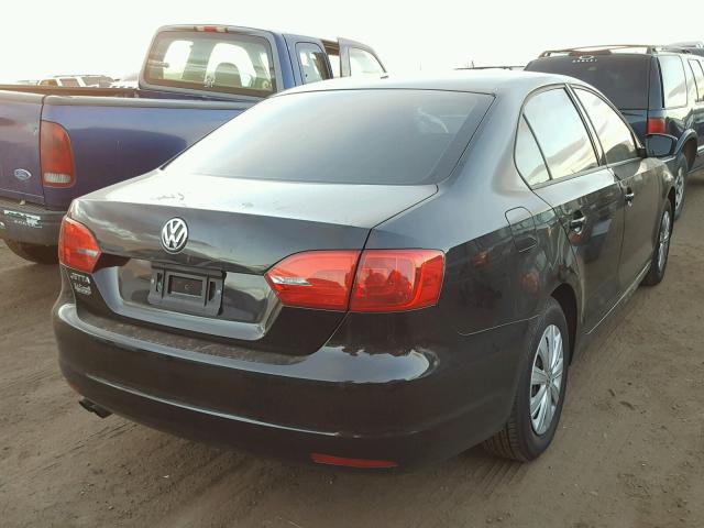 3VW1K7AJ1EM320802 - 2014 VOLKSWAGEN JETTA BASE შავი ფოტო 4