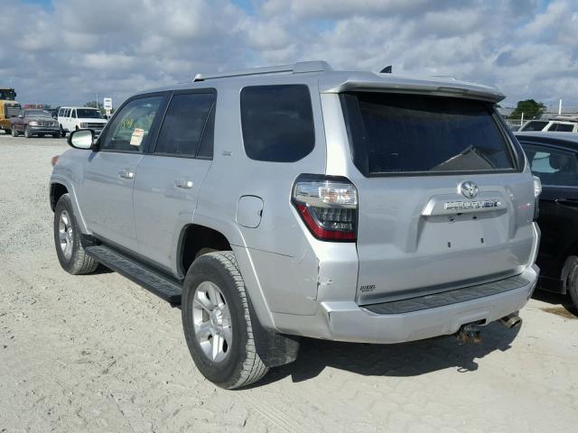 JTEBU5JR5F5232897 - 2015 TOYOTA 4RUNNER SR SILVER photo 3