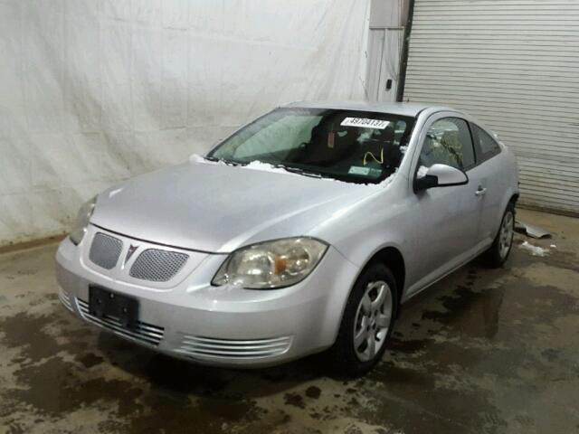 1G2AS18H197134328 - 2009 PONTIAC G5 SILVER photo 2