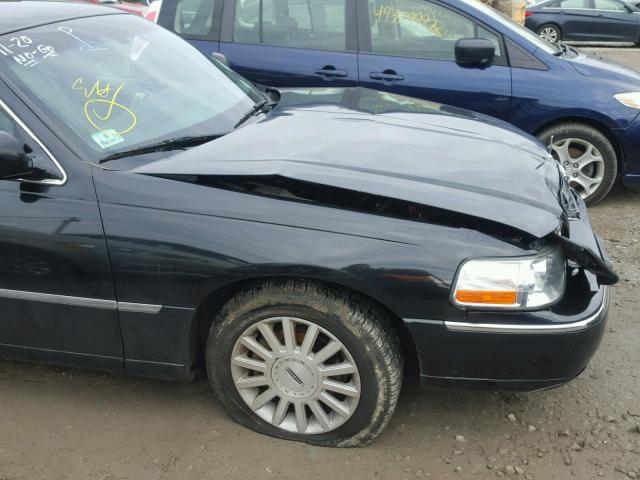 1LNHM81W64Y629824 - 2004 LINCOLN TOWN CAR E BLACK photo 9