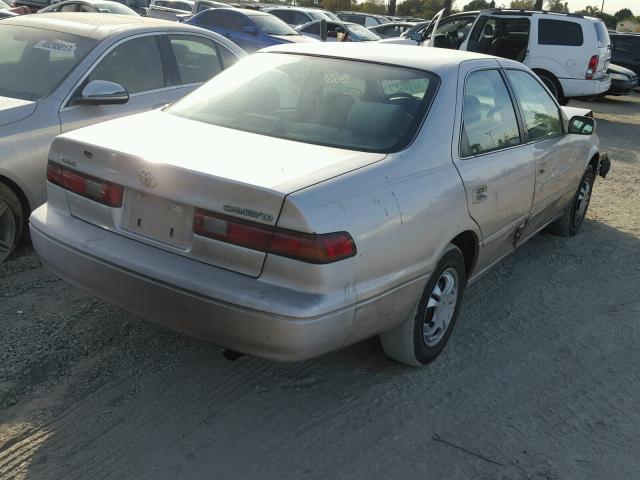 4T1BG22K2VU123955 - 1997 TOYOTA CAMRY CE GOLD photo 4