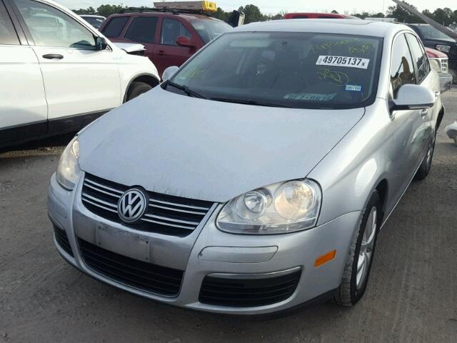 3VWRZ7AJ8AM047995 - 2010 VOLKSWAGEN JETTA SE SILVER photo 2