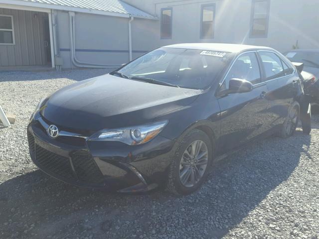 4T1BF1FK8HU322441 - 2017 TOYOTA CAMRY LE 黑色 照片 2