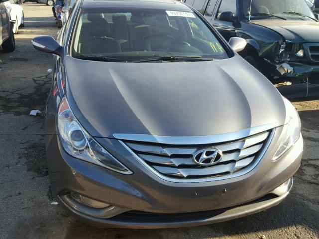 5NPEC4AC4BH151541 - 2011 HYUNDAI SONATA SE GRAY photo 9