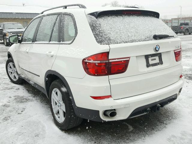 5UXZW0C51BL658228 - 2011 BMW X5 XDRIVE3 WHITE photo 3