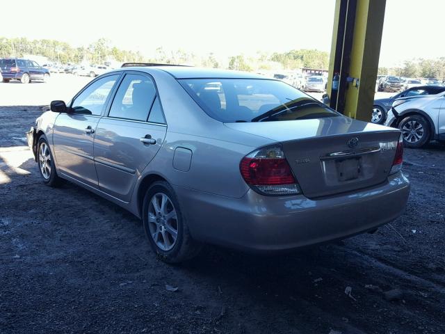 4T1BF30K45U087892 - 2005 TOYOTA CAMRY LE ოქროსფერი ფოტო 3