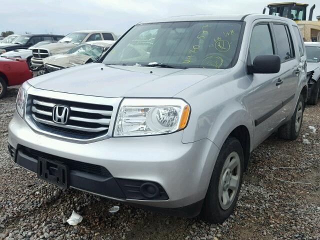 5FNYF3H24FB016981 - 2015 HONDA PILOT LX SILVER photo 2