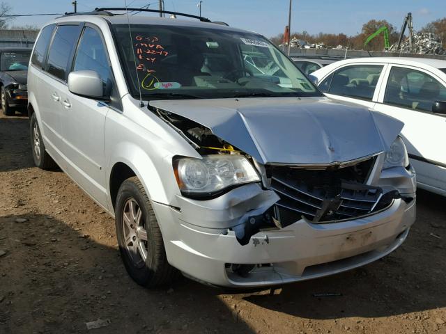 2A8HR54P38R635012 - 2008 CHRYSLER TOWN & COU SILVER photo 1