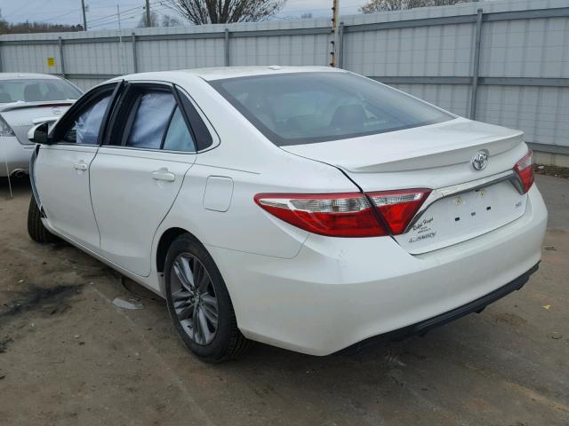 4T1BF1FK3HU452899 - 2017 TOYOTA CAMRY LE WHITE photo 3