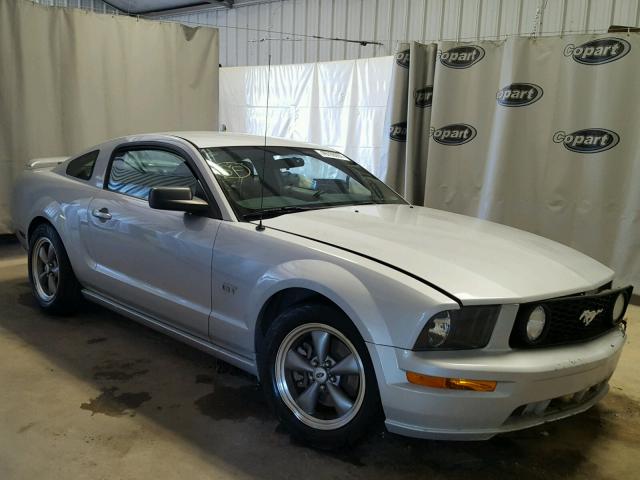 1ZVHT82HX55185192 - 2005 FORD MUSTANG GT SILVER photo 1