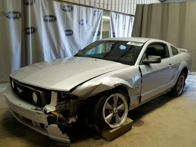 1ZVHT82HX55185192 - 2005 FORD MUSTANG GT SILVER photo 2