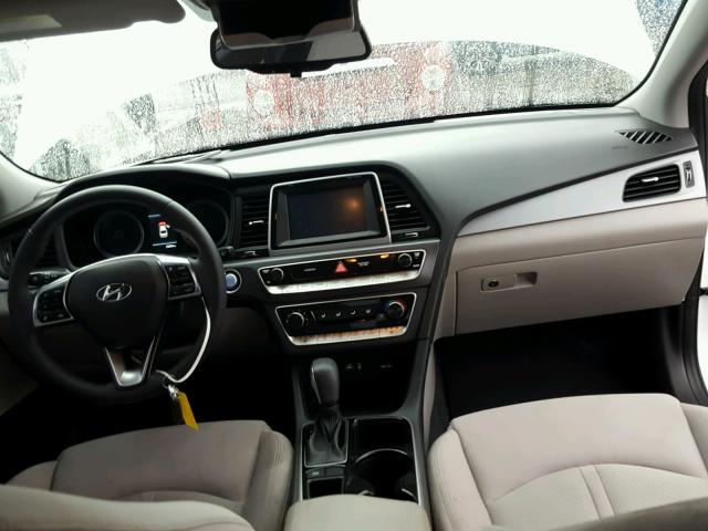 5NPE34AF5JH610567 - 2018 HYUNDAI SONATA SPO WHITE photo 9