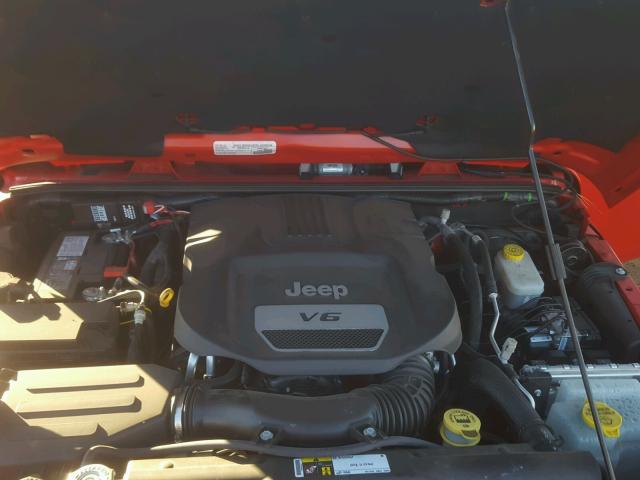 1C4BJWFG4GL305507 - 2016 JEEP WRANGLER U RED photo 7