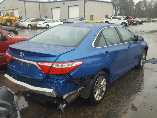 4T1BF1FK8HU734679 - 2017 TOYOTA CAMRY LE BLUE photo 4