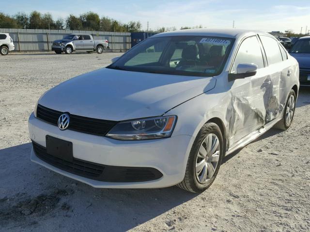 3VWD17AJ3EM237937 - 2014 VOLKSWAGEN JETTA SE WHITE photo 2