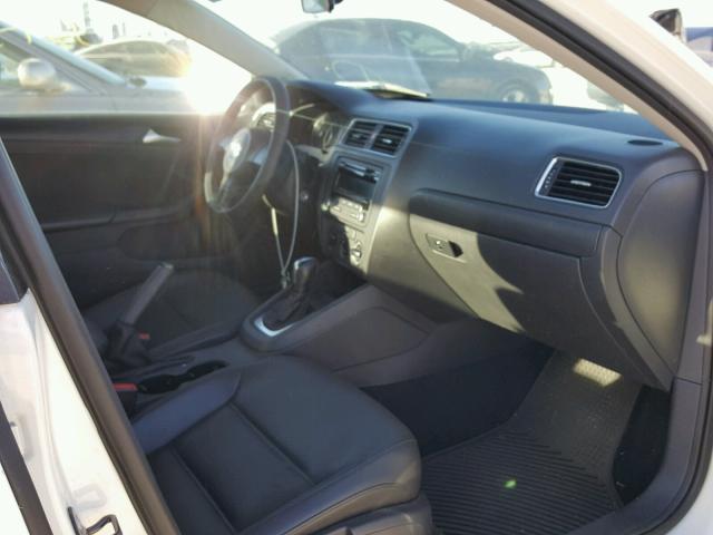 3VWD17AJ3EM237937 - 2014 VOLKSWAGEN JETTA SE أبيض صورة 5