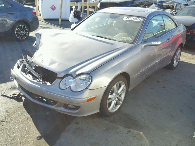 WDBTJ56H88F247777 - 2008 MERCEDES-BENZ CLK 350 SILVER photo 2