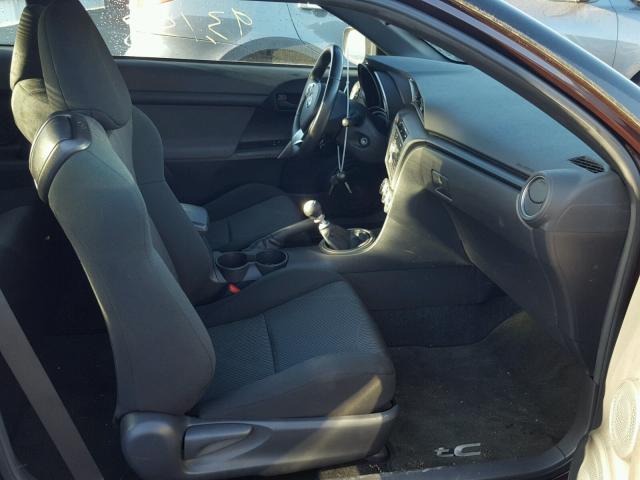 JTKJF5C75B3010316 - 2011 TOYOTA SCION TC 勃艮第红 照片 5