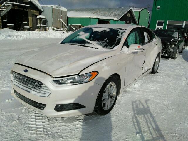 3FA6P0H74FR259340 - 2015 FORD FUSION SE WHITE photo 2