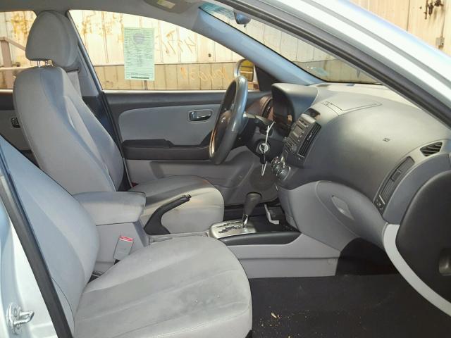 KMHDU4AD1AU968564 - 2010 HYUNDAI ELANTRA BL SILVER photo 5