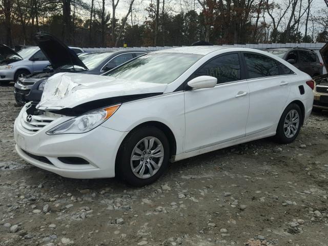 5NPEB4AC8CH352427 - 2012 HYUNDAI SONATA GLS WHITE photo 2