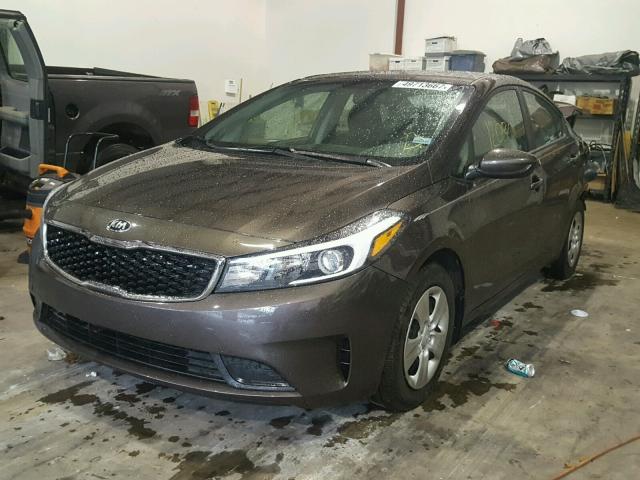 3KPFK4A74HE130390 - 2017 KIA FORTE LX CHARCOAL photo 2