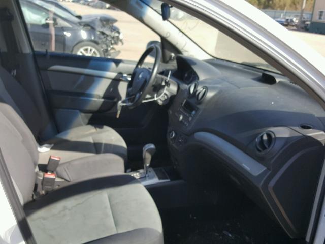 KL1TD66E89B603908 - 2009 CHEVROLET AVEO LS WHITE photo 5