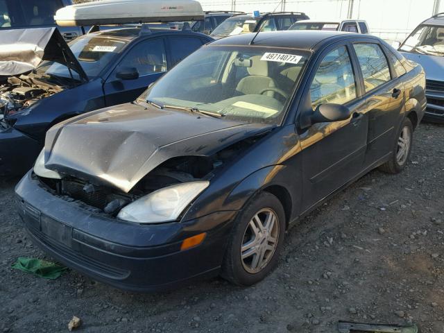 1FAFP3432YW406114 - 2000 FORD FOCUS SE BLACK photo 2