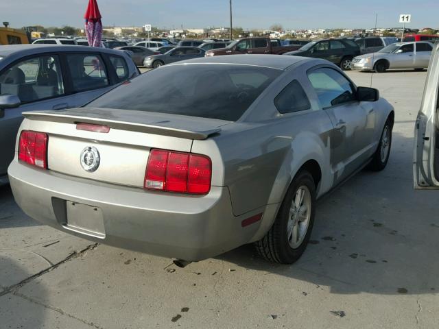 1ZVHT80N785163941 - 2008 FORD MUSTANG GRAY photo 4