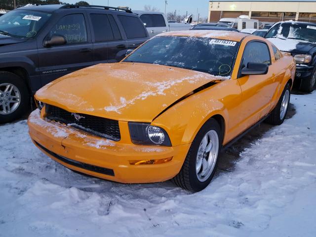 1ZVHT80N785137209 - 2008 FORD MUSTANG ORANGE photo 2