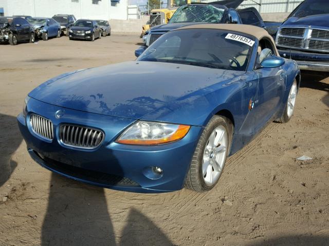 4USBT53554LT25049 - 2004 BMW Z4 3.0 BLUE photo 2