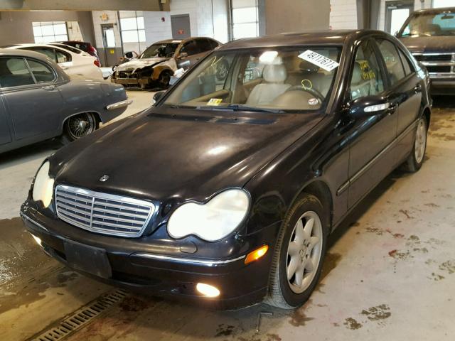 WDBRF61J22E005558 - 2002 MERCEDES-BENZ C 240 BLACK photo 2