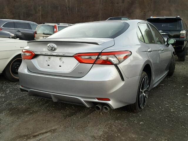 JTNB11HK8J3019182 - 2018 TOYOTA CAMRY L 银色 照片 4