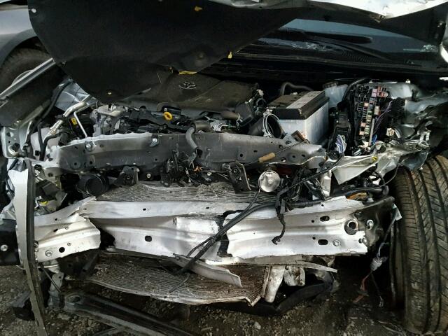 JTNB11HK8J3019182 - 2018 TOYOTA CAMRY L 银色 照片 9