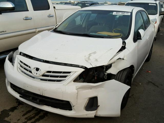 2T1BU4EEXDC952248 - 2013 TOYOTA COROLLA BA WHITE photo 2