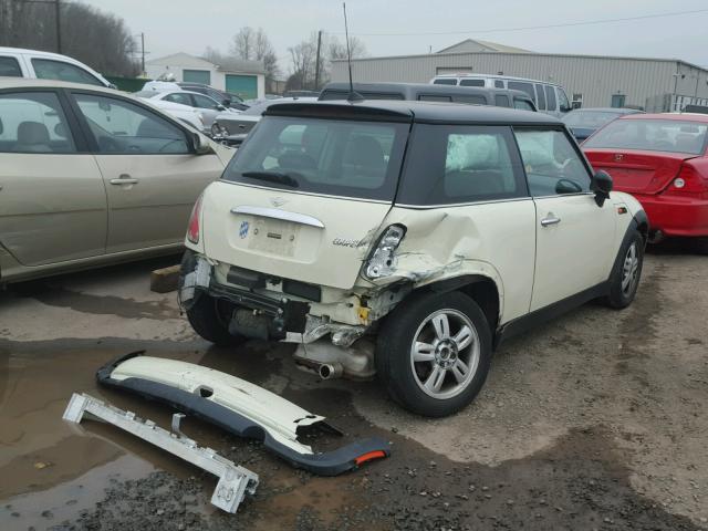 WMWRC335X6TK17728 - 2006 MINI COOPER WHITE photo 4