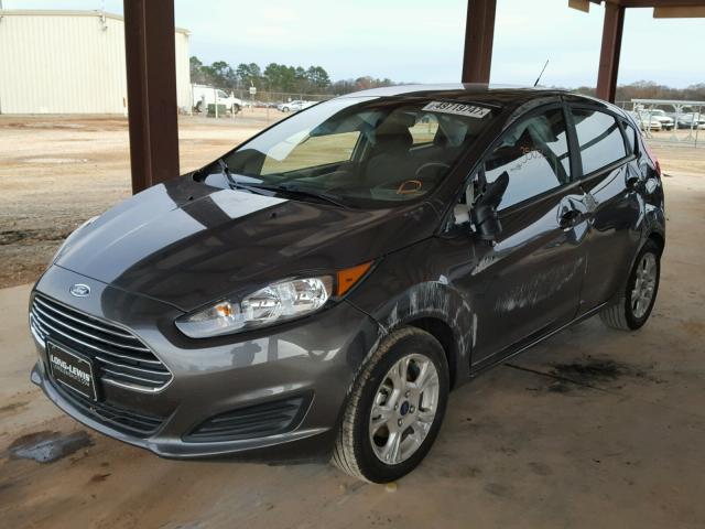 3FADP4EJ5GM182538 - 2016 FORD FIESTA SE GRAY photo 2