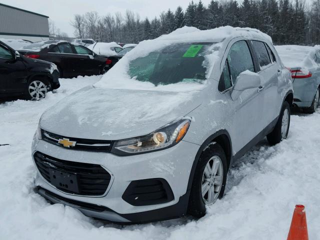 KL7CJLSB1HB157947 - 2017 CHEVROLET TRAX 1LT SILVER photo 2