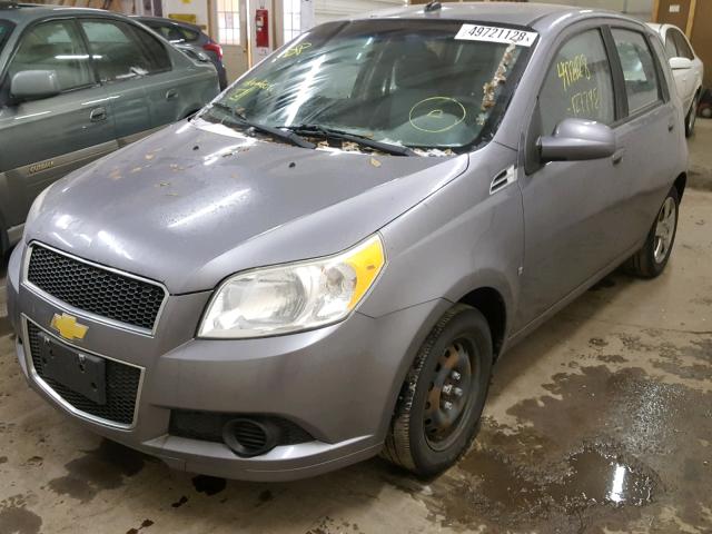 KL1TD66E49B339389 - 2009 CHEVROLET AVEO LS SILVER photo 2