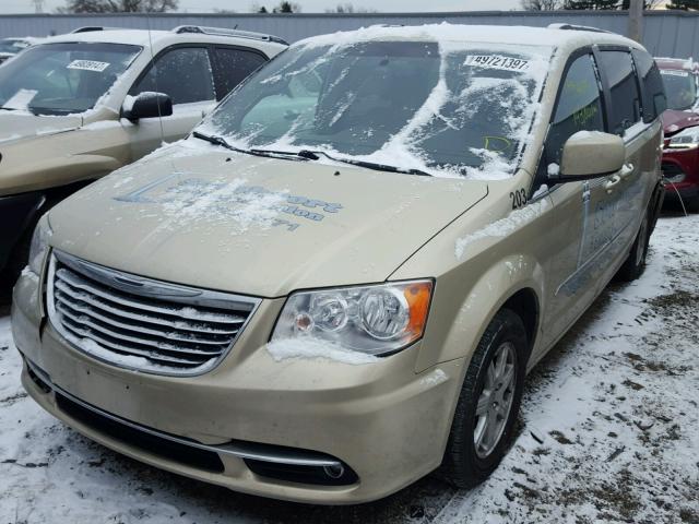 2A4RR5DG4BR760470 - 2011 CHRYSLER TOWN & COU GOLD photo 2